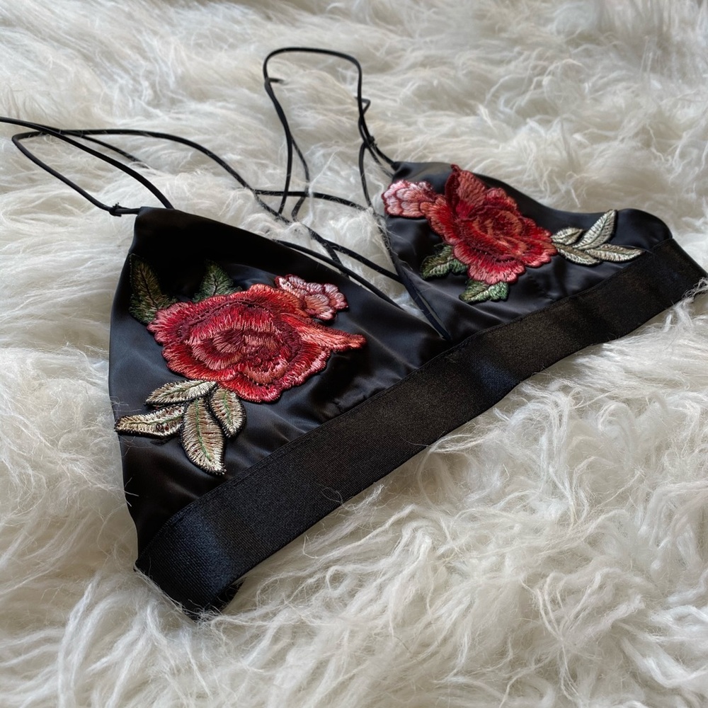 LF✨ || NWT flower embroidered bralette - Picture 1 of 7